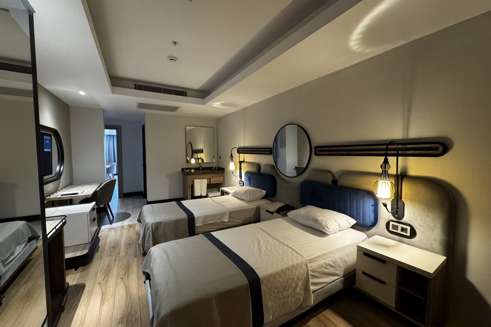 FAMILY ROOM 2 BEDROOMS LAND VIEW