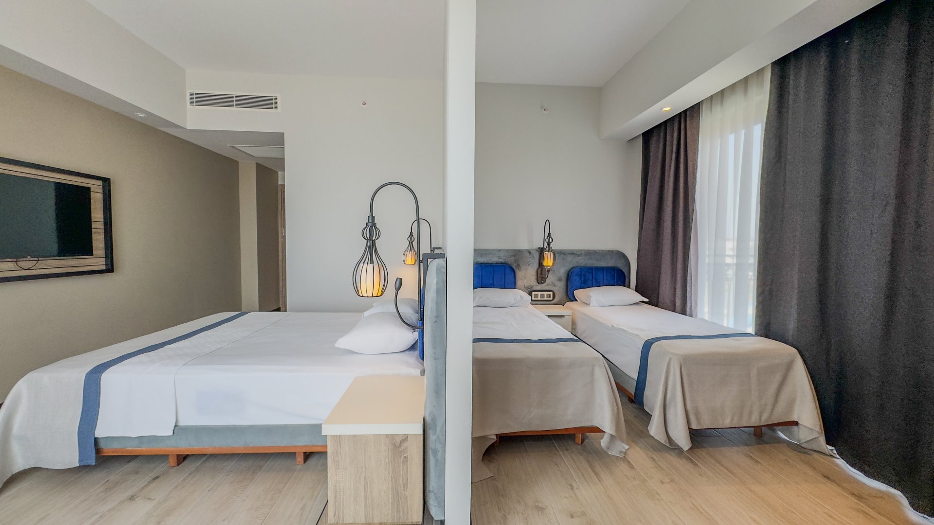 FAMILY ROOM 1 BEDROOM LAND VIEW