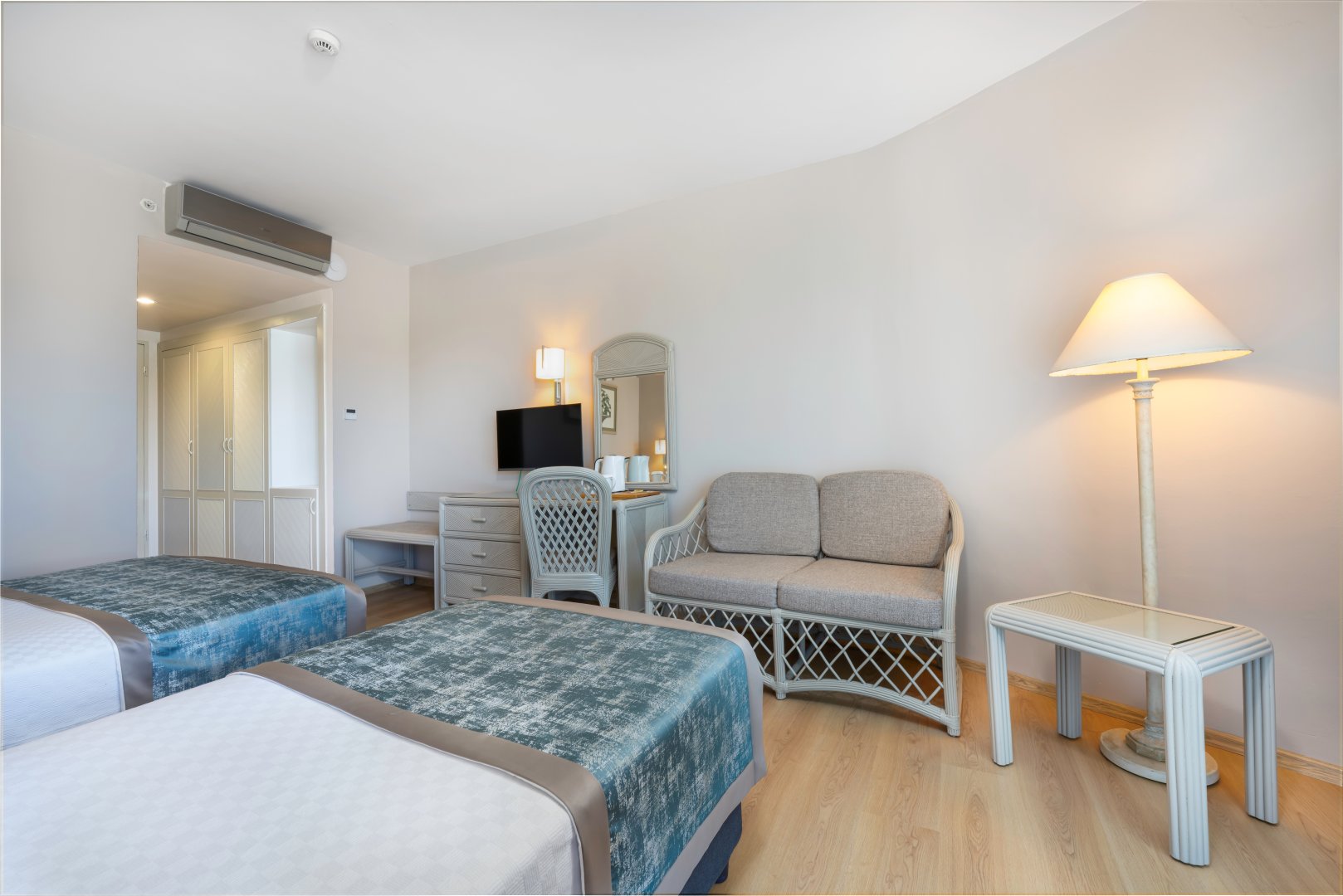 ANNEX BUILDING EKONOMY ROOM LAND VIEW