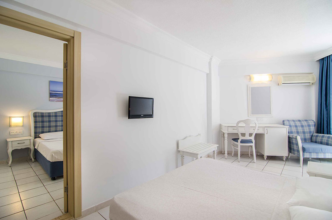 FAMILY ROOM 2 BEDROOMS BALCONY