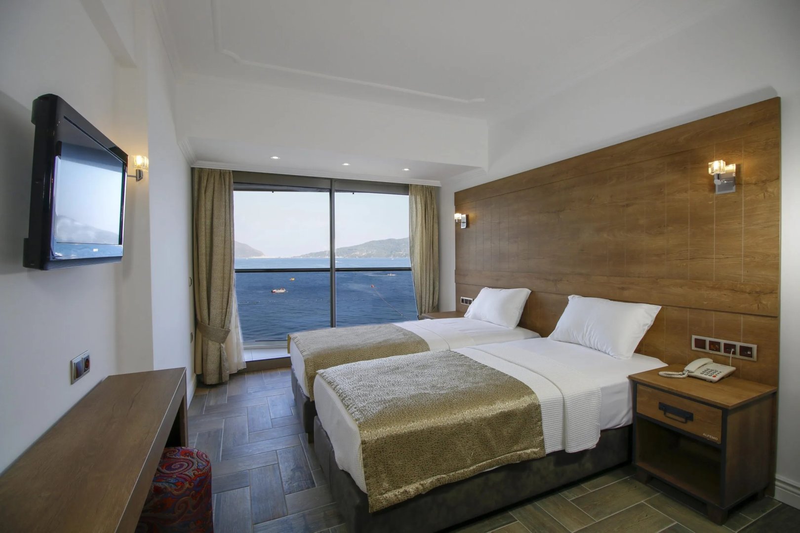 Direkt Deniz Manzaralı Oda