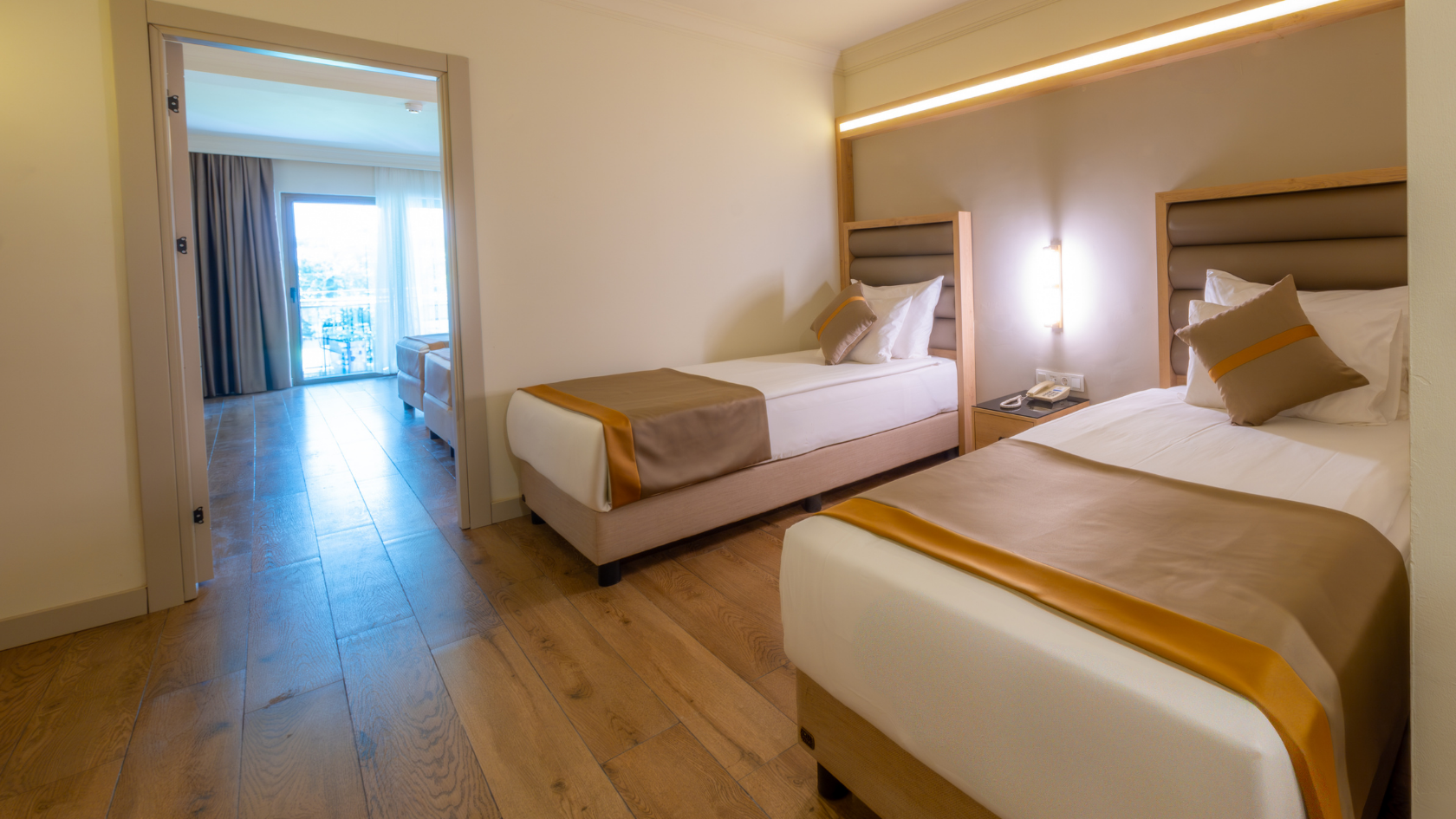 FAMILY ROOM 2 BEDROOMS