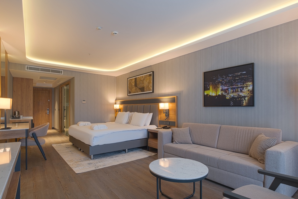 SUPERIOR LAND VIEW WITH BALCONY 