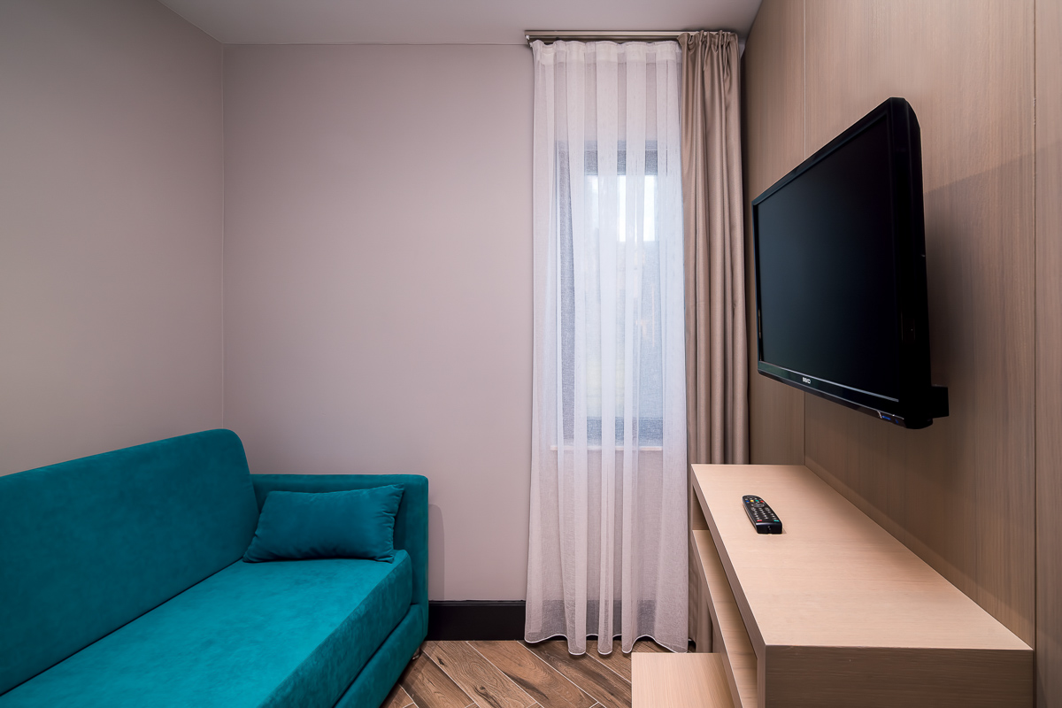 MIDDLE YARD QUADRO ROOM