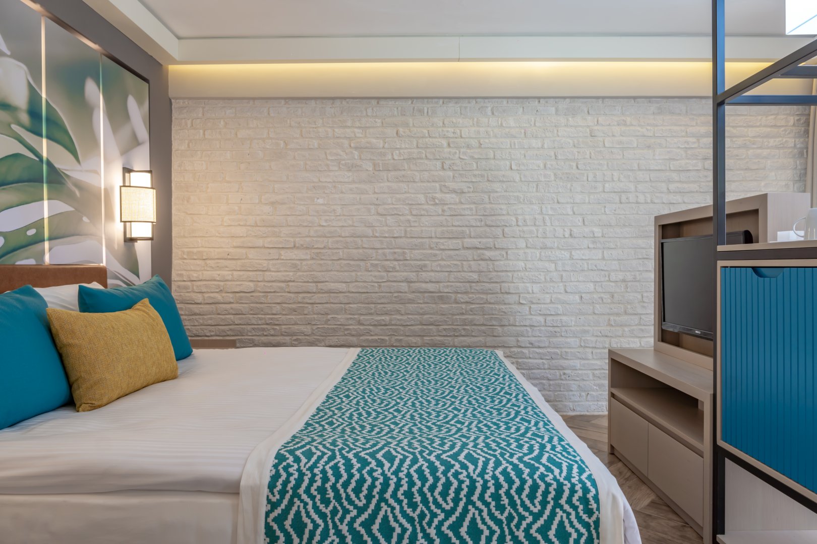 BACK YARD FAMILY ROOM