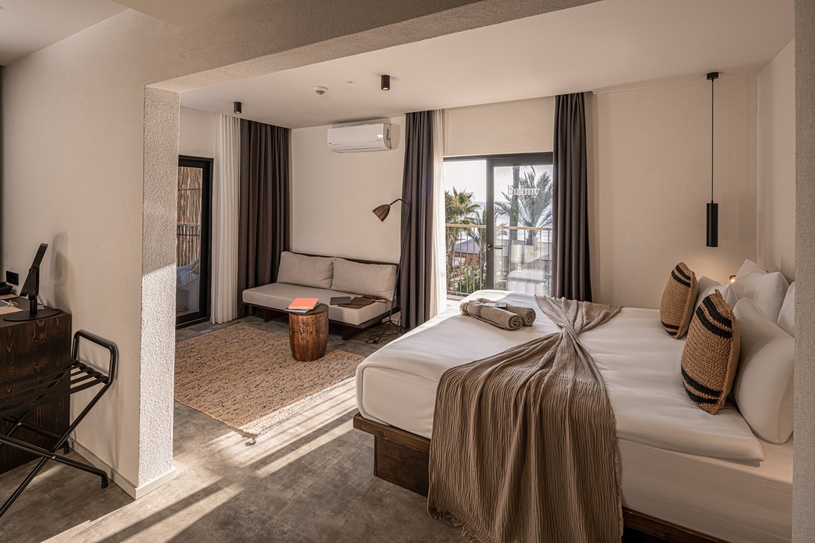 DELUXE SUIT ROOM SEA VIEW