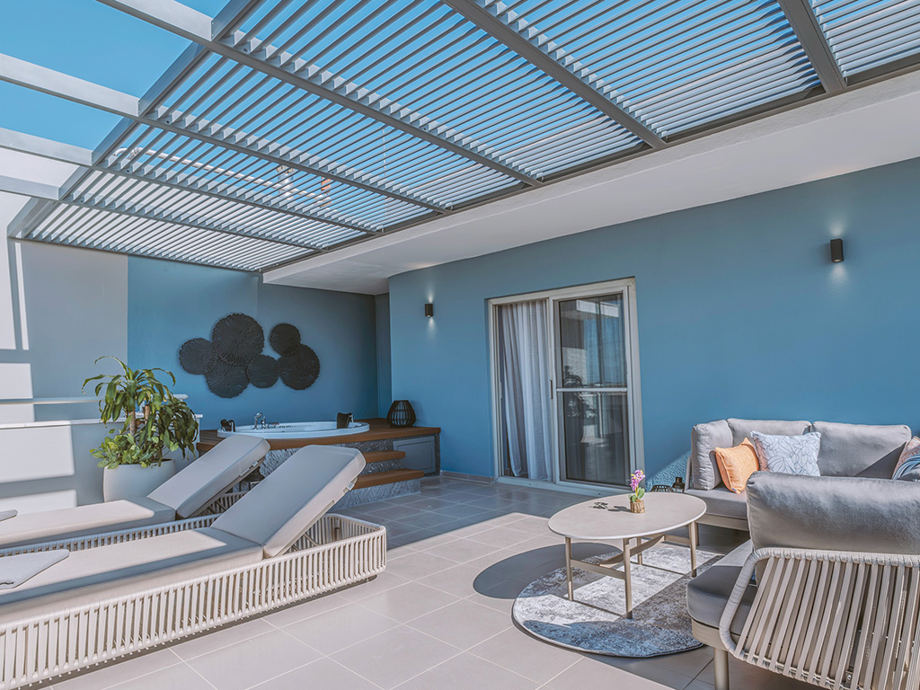 2 BEDROOMPENTHOUSE SUITE WITH JACUZZI FACING SEA AND ANCIENT THEATRE VIEW (+9)