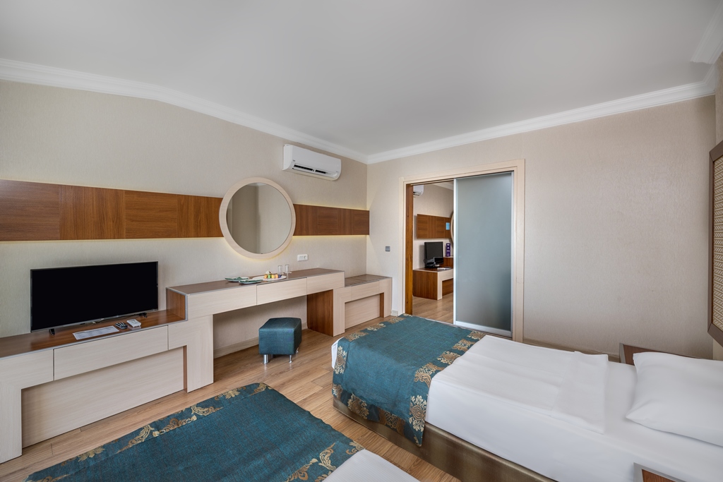 FAMILY ROOM SEA VIEW