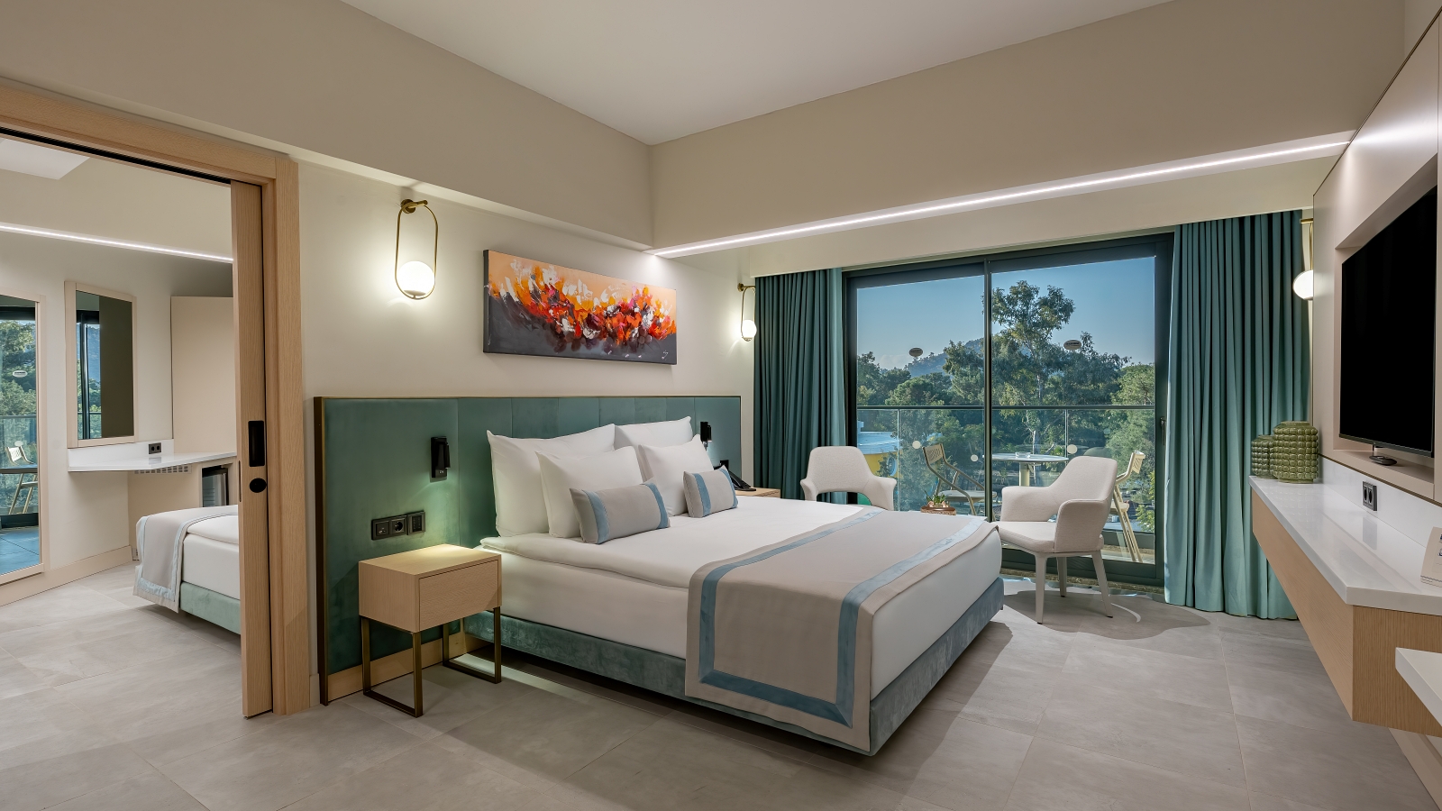 DELUXE SUPERIOR FAMILY ROOM 