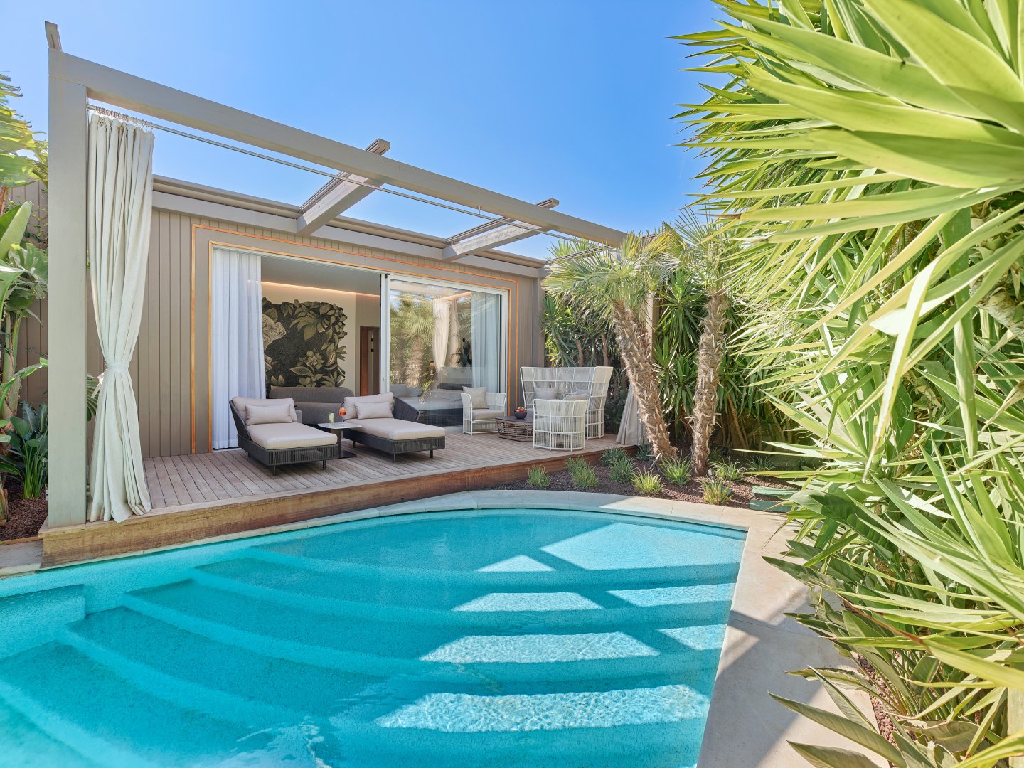 LAGUNA PRIVATE GRAND SUITE SWIM UP 