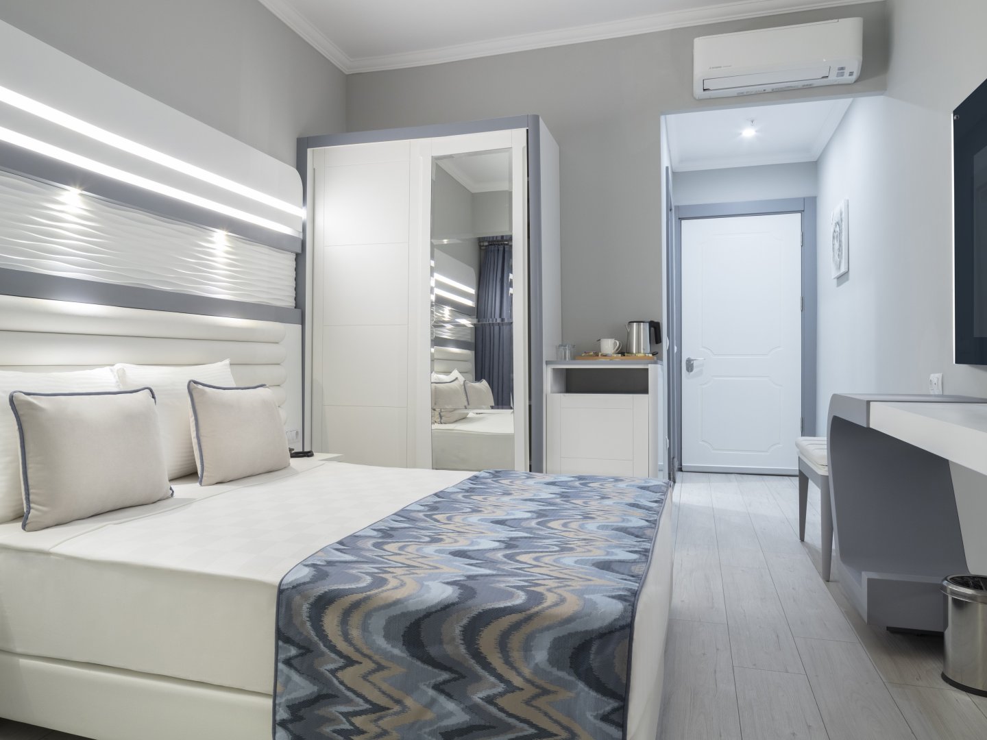 Deluxe standard pool view