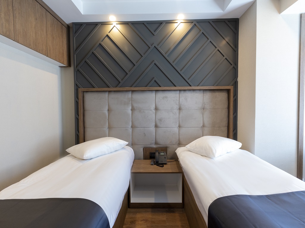 Standard Oda Bir Büyük yatak veya İki ayrı Yatak Göl Manzaralı