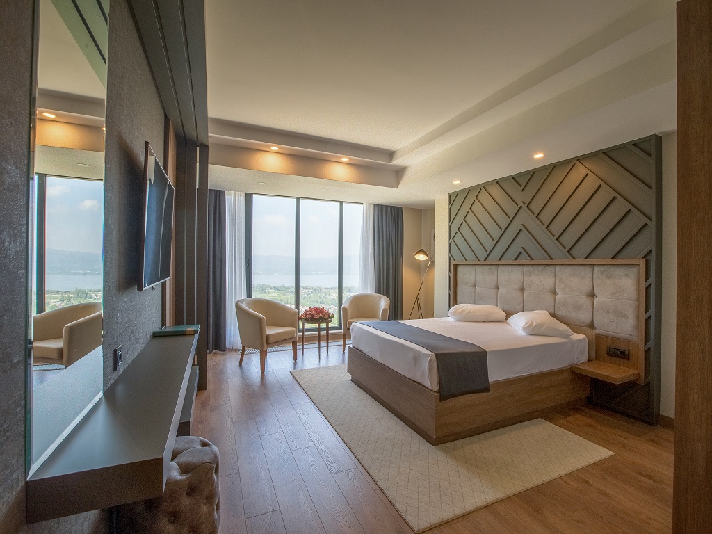 Superior Oda Göl Manzaralı