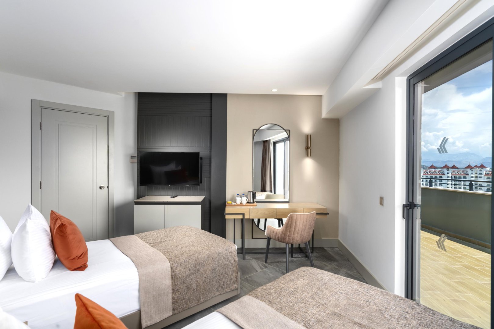 FAMILY ROOM LAND VIEW 2 BEDROOMS 