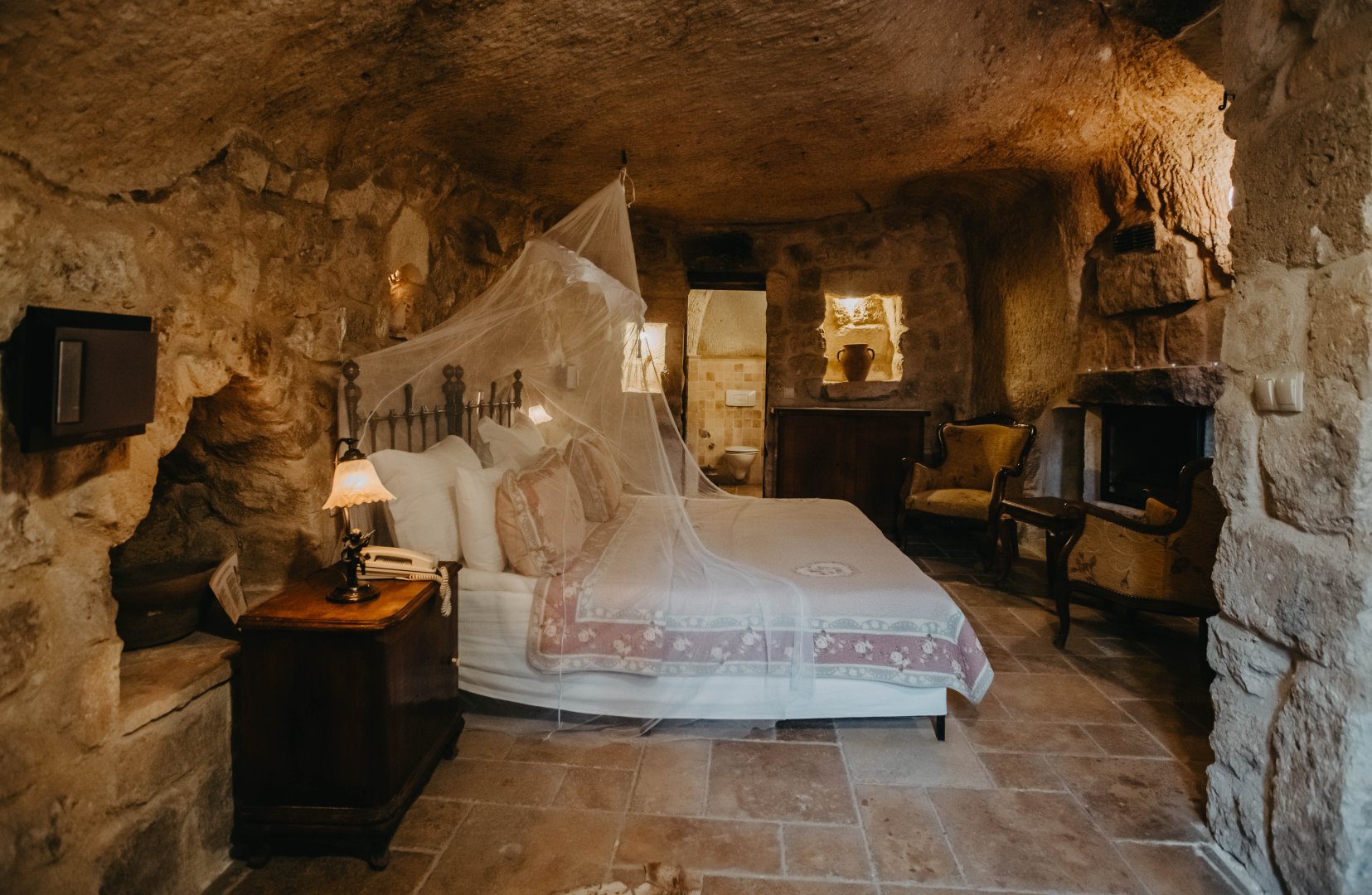 CAVE SUITE ROOM