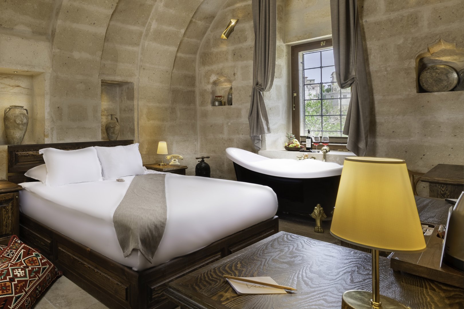 DELUXE SUITE CASTLE VIEW