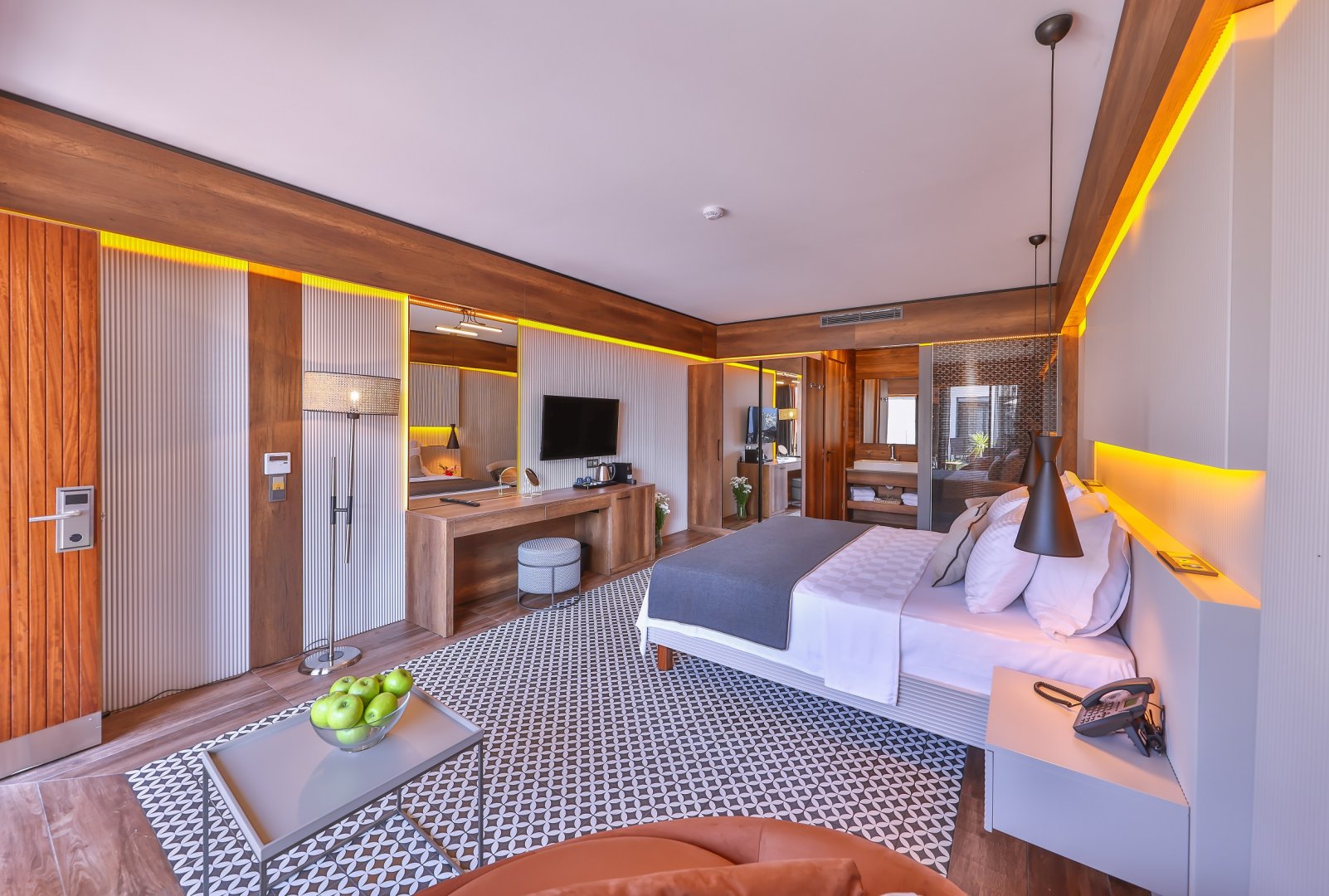 Executive Oda - Kısmı Deniz Manzaralı ve Havuzlu 