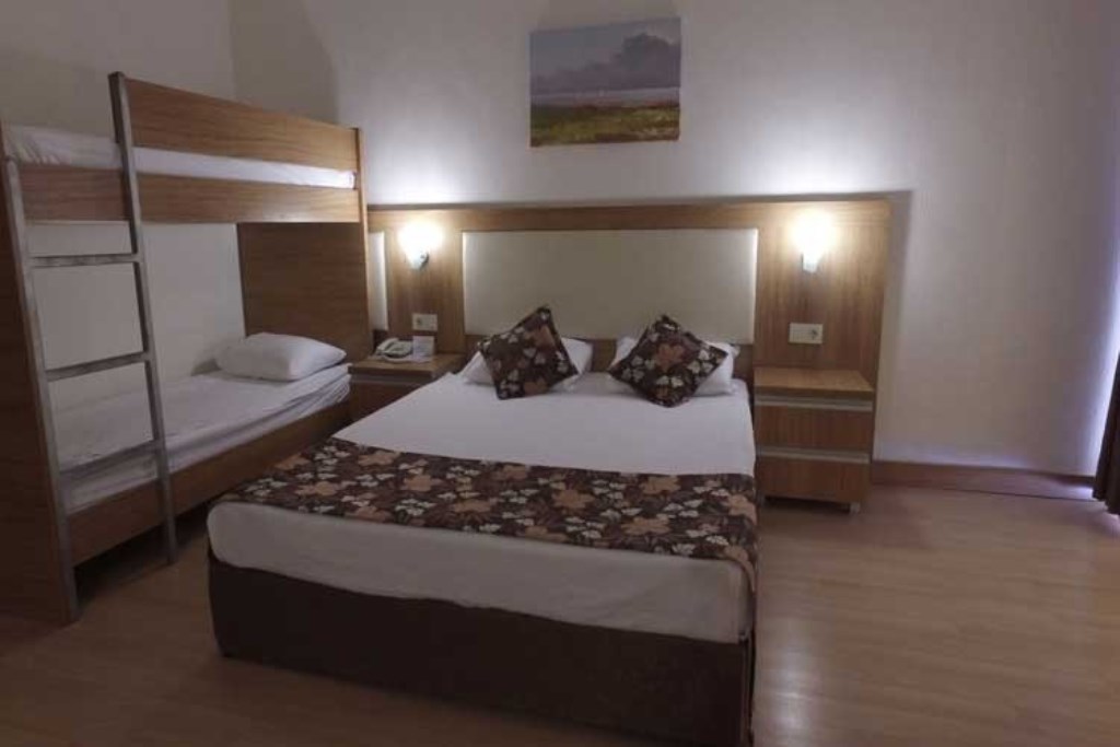 FAMILY BUNK BED ROOM