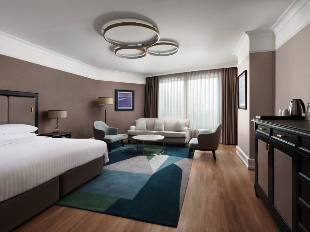 M CLUB SEA VIEW ROOM 