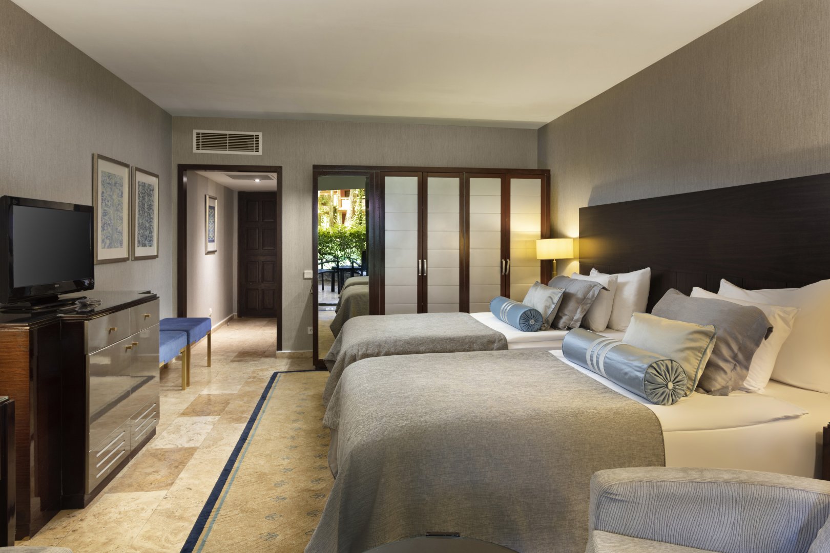 PREMIUM DELUXE FAMILY ROOM