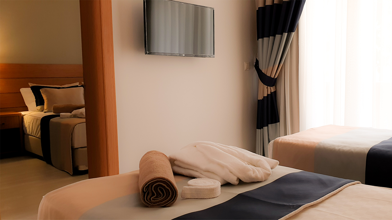 FAMILY ROOM WITH 2 BEDROOMS/ 2 BATHROOMS