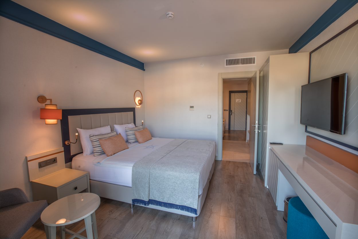 Family Room with Side Sea View