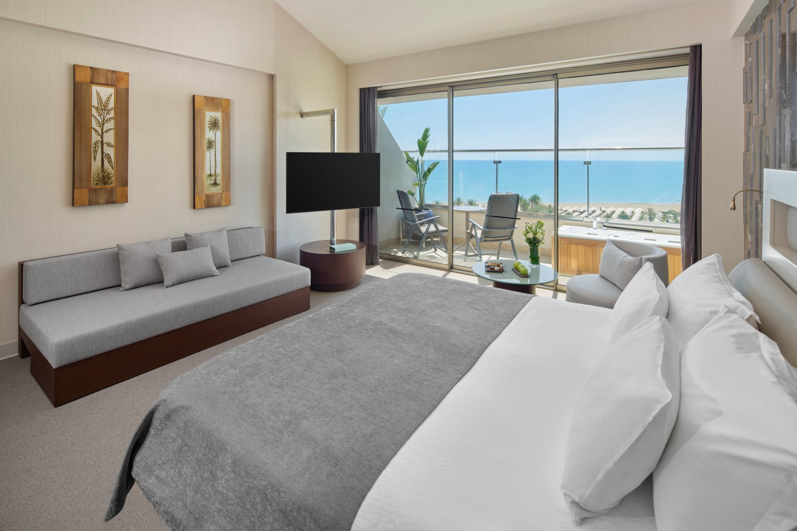 Family Suite Roof Land