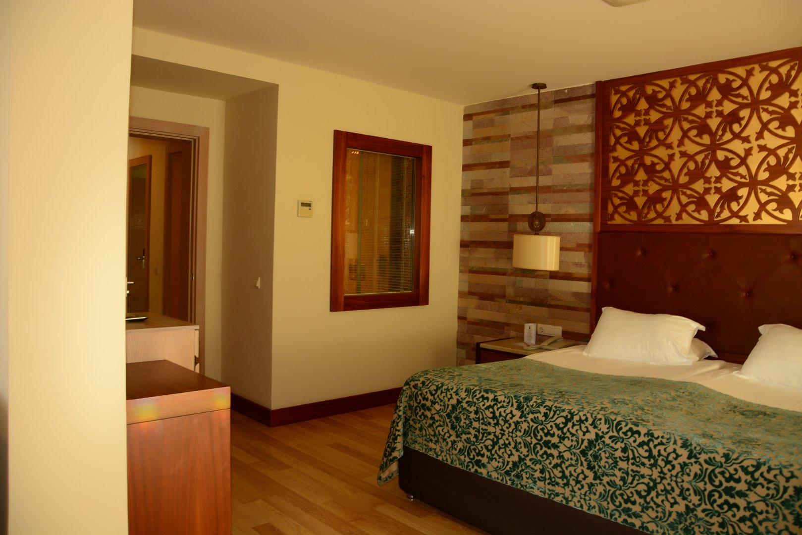 FAMILY SIDE SEA VIEW WITH BALCONY