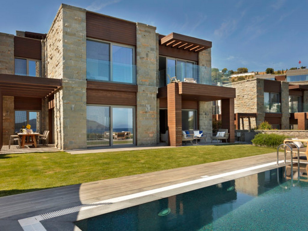 5 BEDROOM VILLA WITH POOL