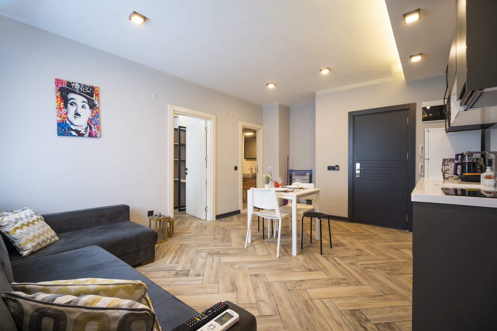 BASEMENT 1+1 ECONOMY SUITE