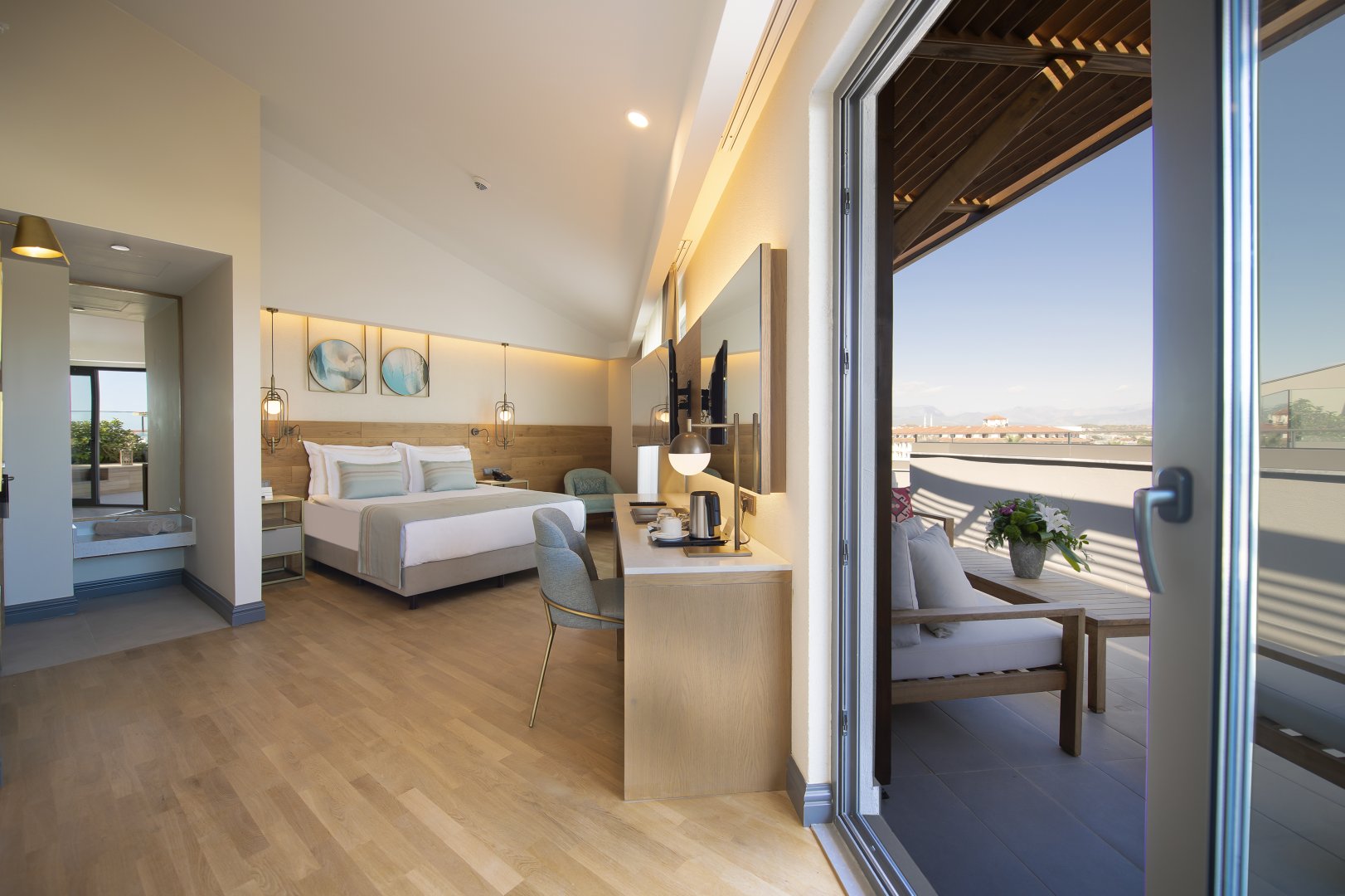 DELUXE TERRACE & JAKUZZI ROOM