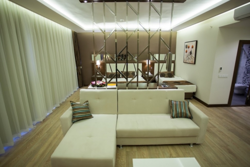 SUIT WITHOUT BALCONY