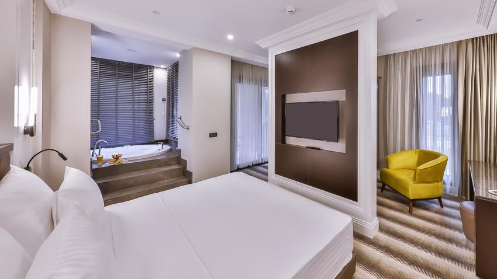 Jakuzili Deluxe Suit