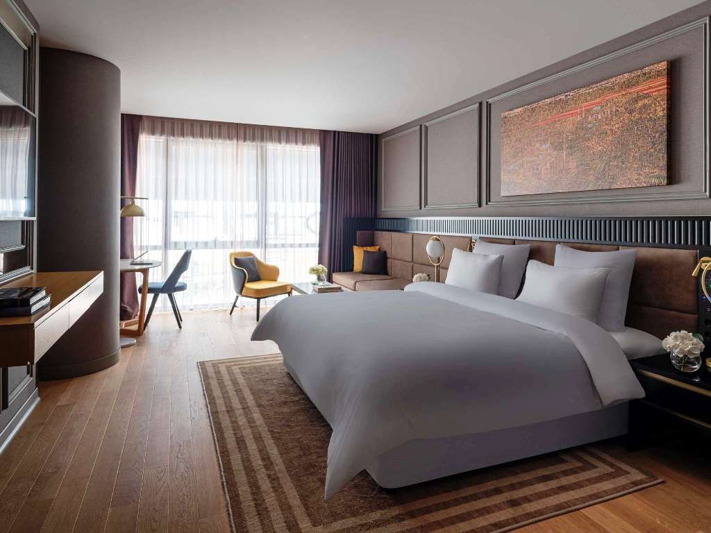 LUXURY ROOM CITY VIEW