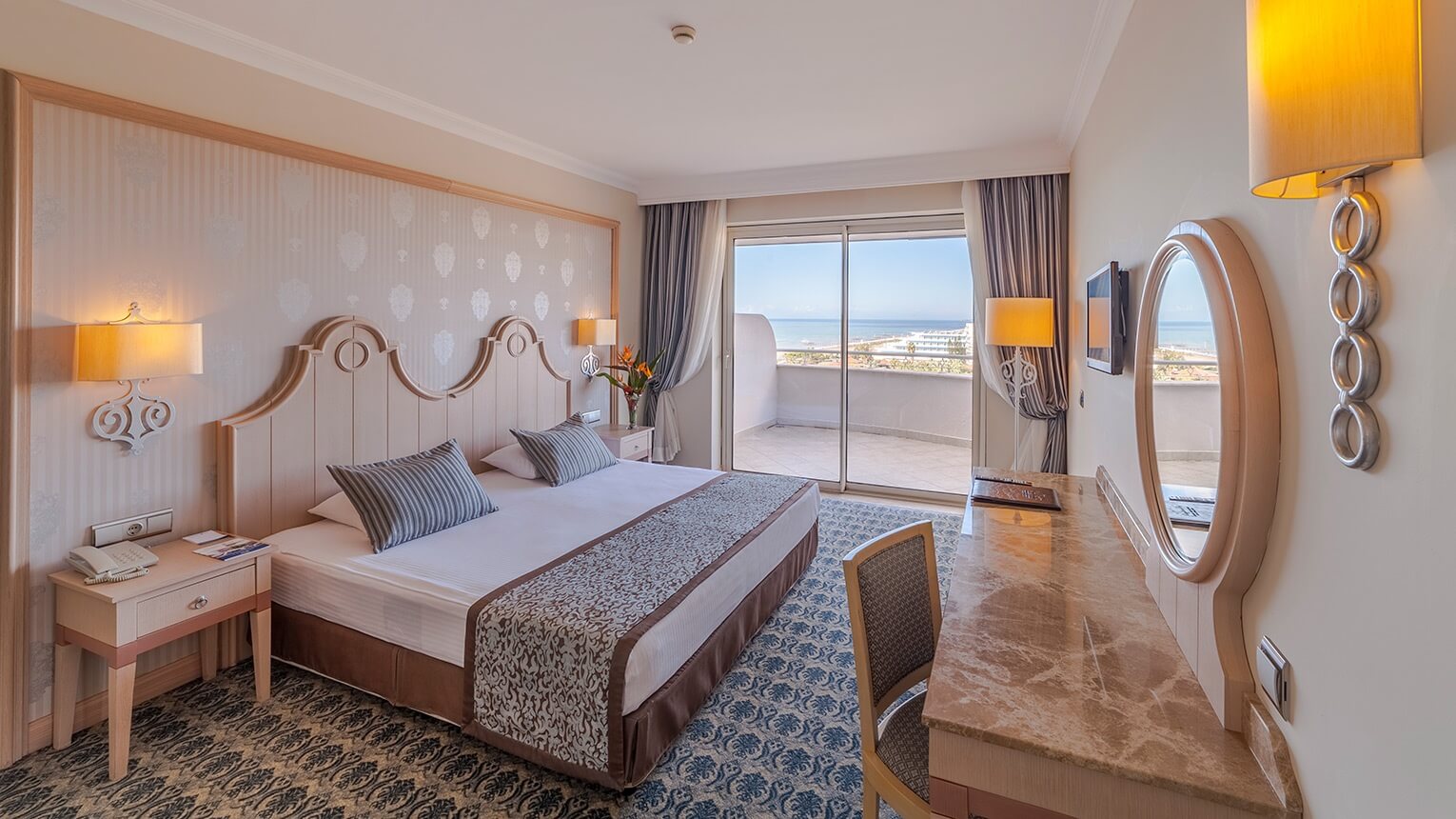 CORNER JACUZZI SUITE SEA VIEW