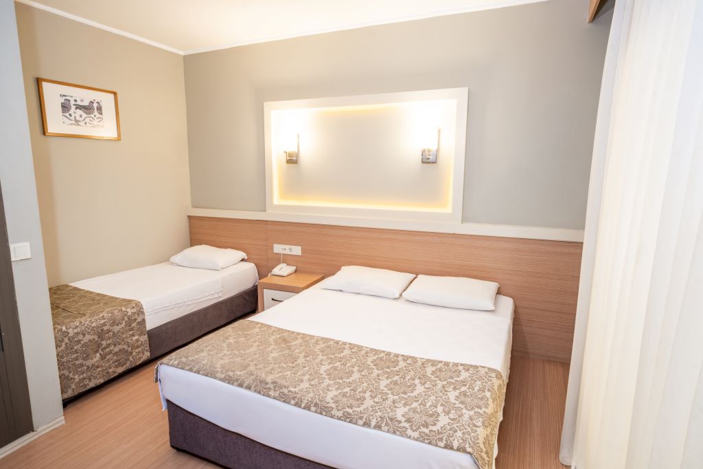 FAMILY ROOM 1 BEDROOM 