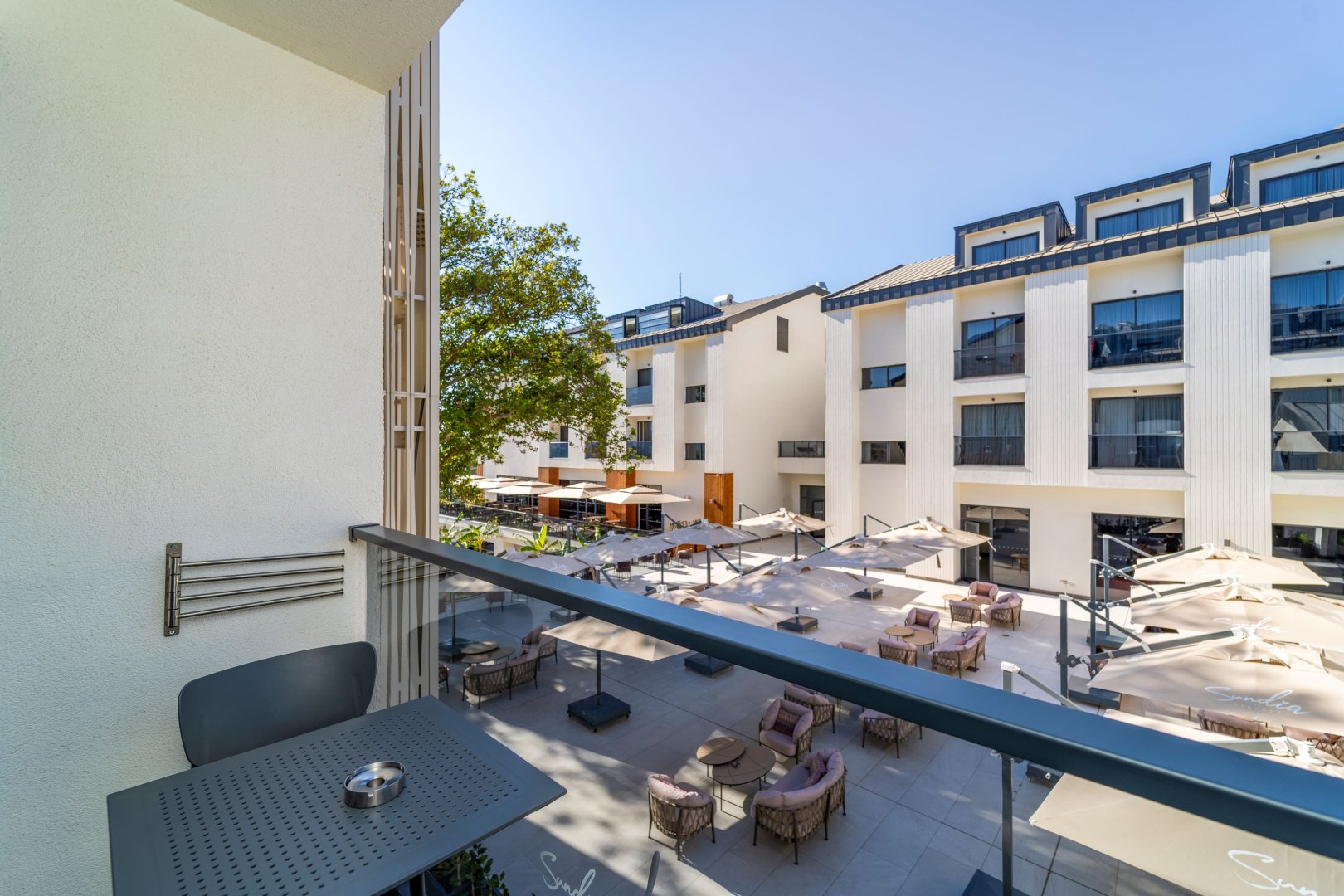 DELUXE ROOM LAND VIEW