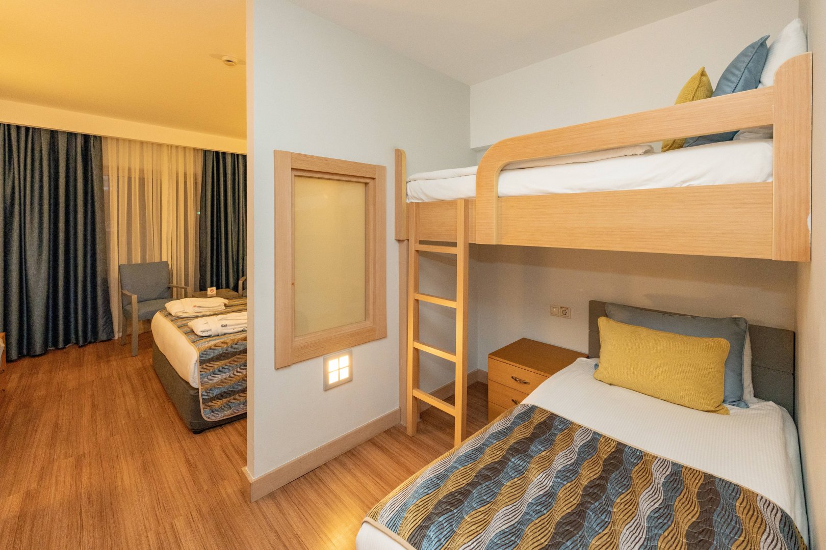 FAMILY BUNK BED ROOM