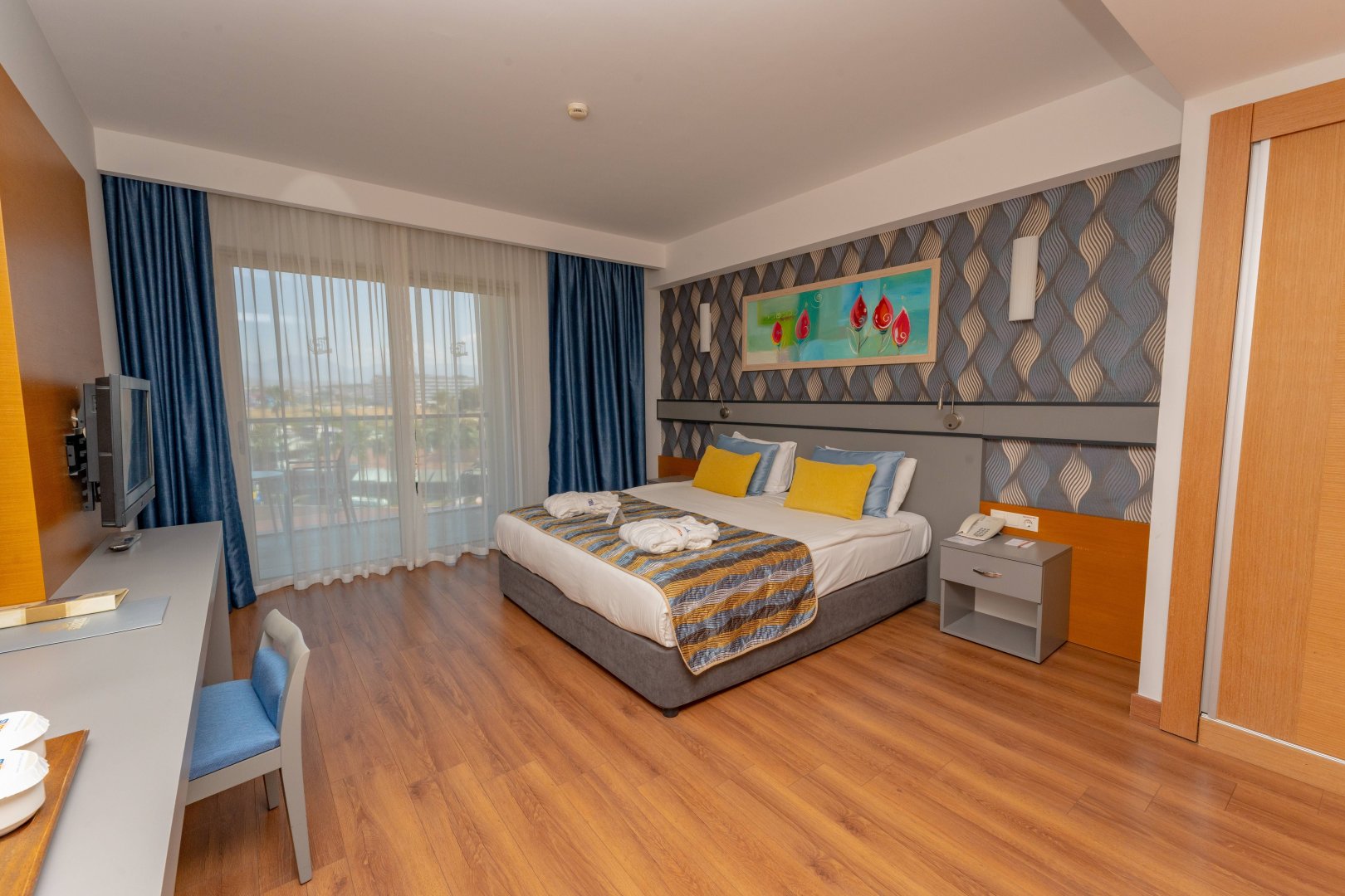 FAMILY LAND VIEW ROOM