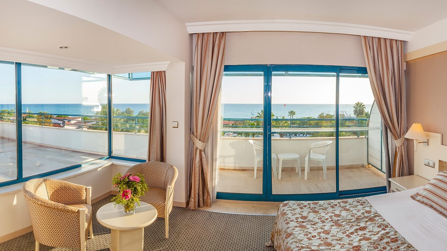 HOTEL CORNER TERRACE ROOM