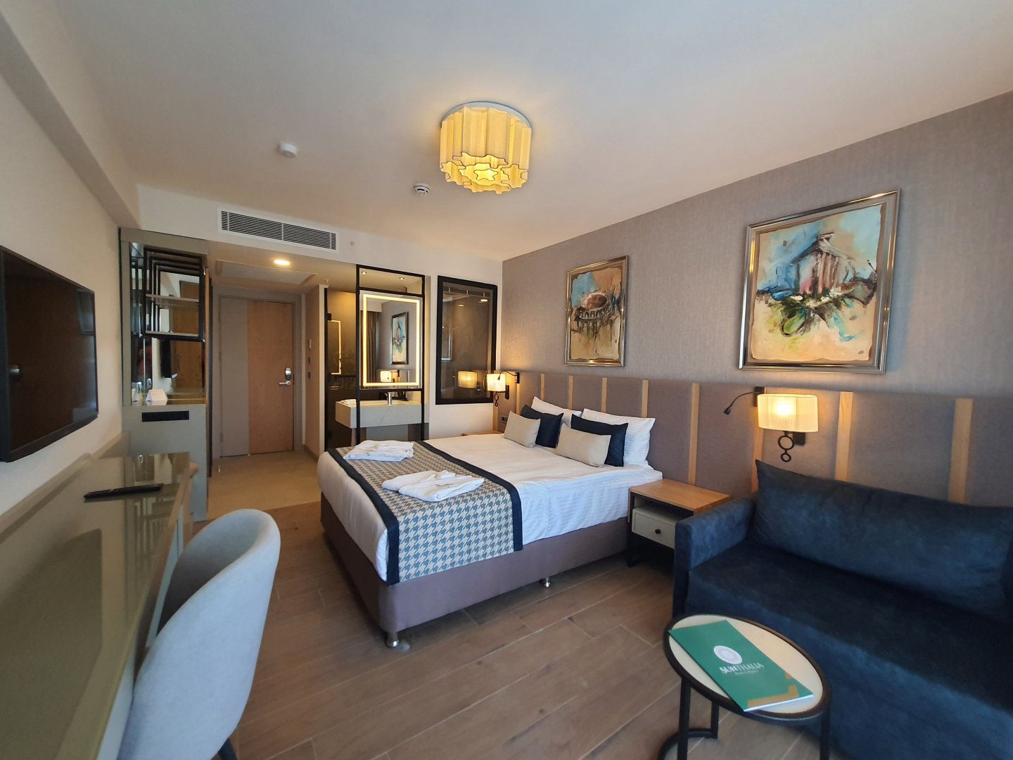 DELUXE ROOM WITH JACUZZI PRIVATE TERRACE AND POOL VIEW