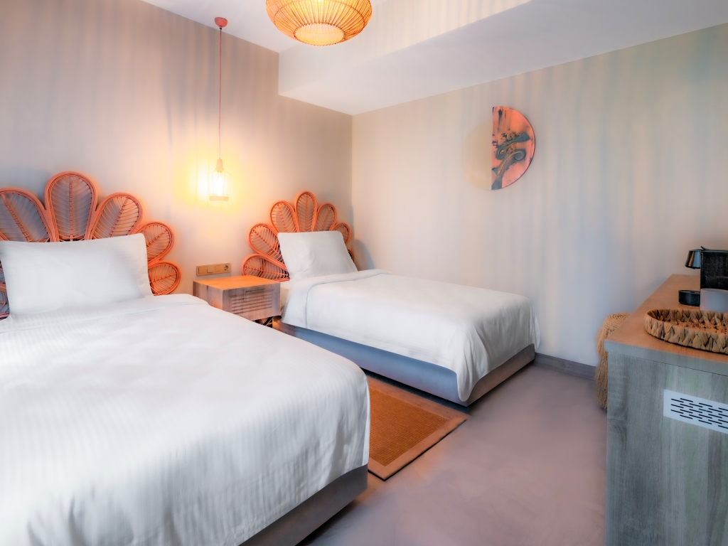 LOFT ROOM GARDEN  SIDE