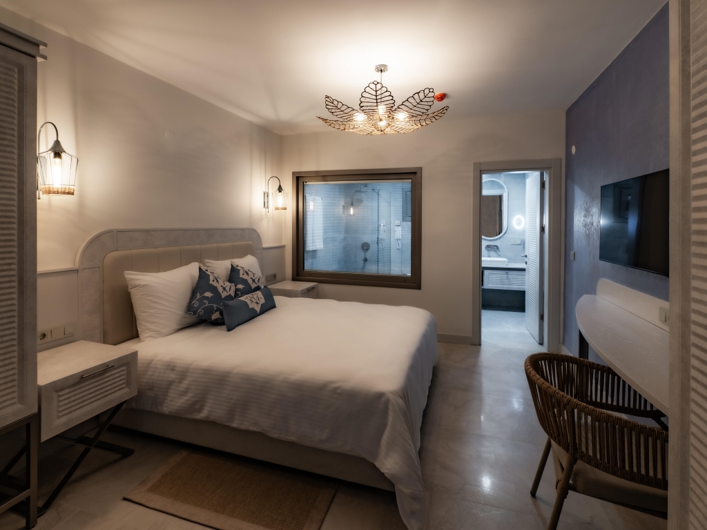 DELUXE SUITE GARDEN VIEW