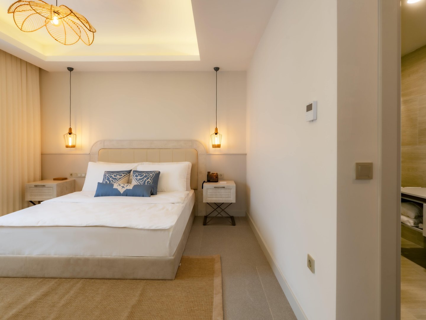 SUUM SUITE PLUNGE POOL WITH PRIVATE TERRACE