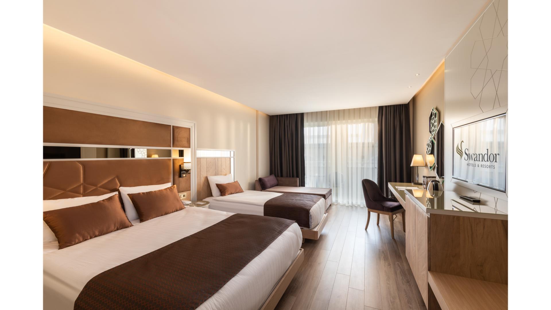 DELUXE SUPERIOR ROOM