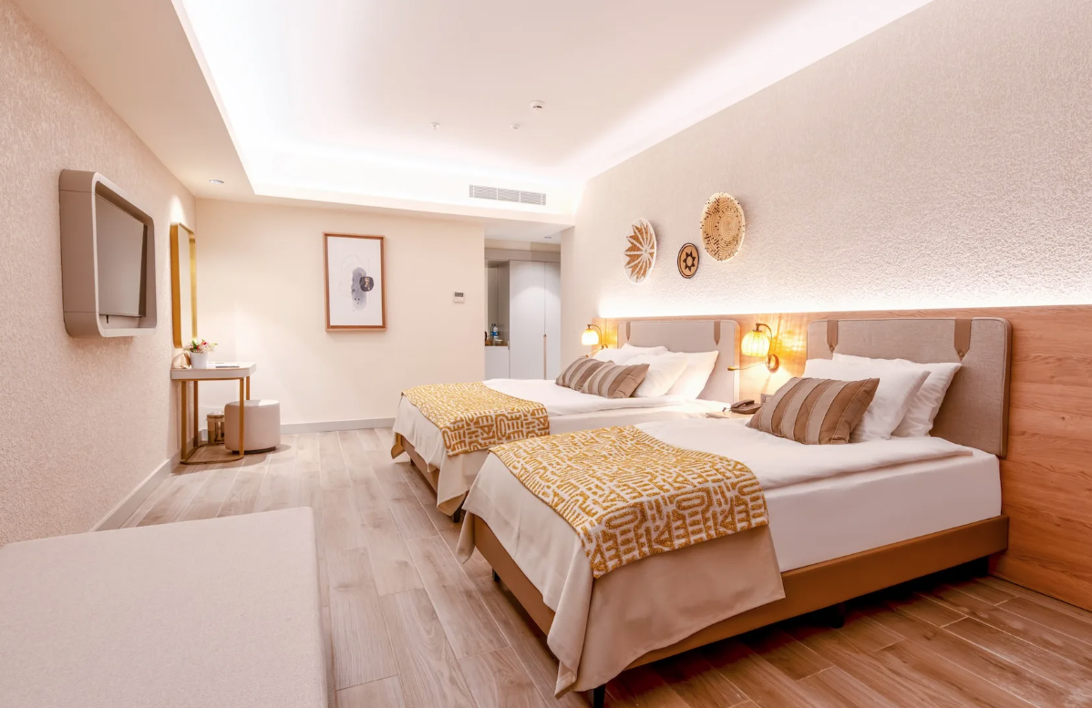 DELUXE SUPERIOR ROOM 