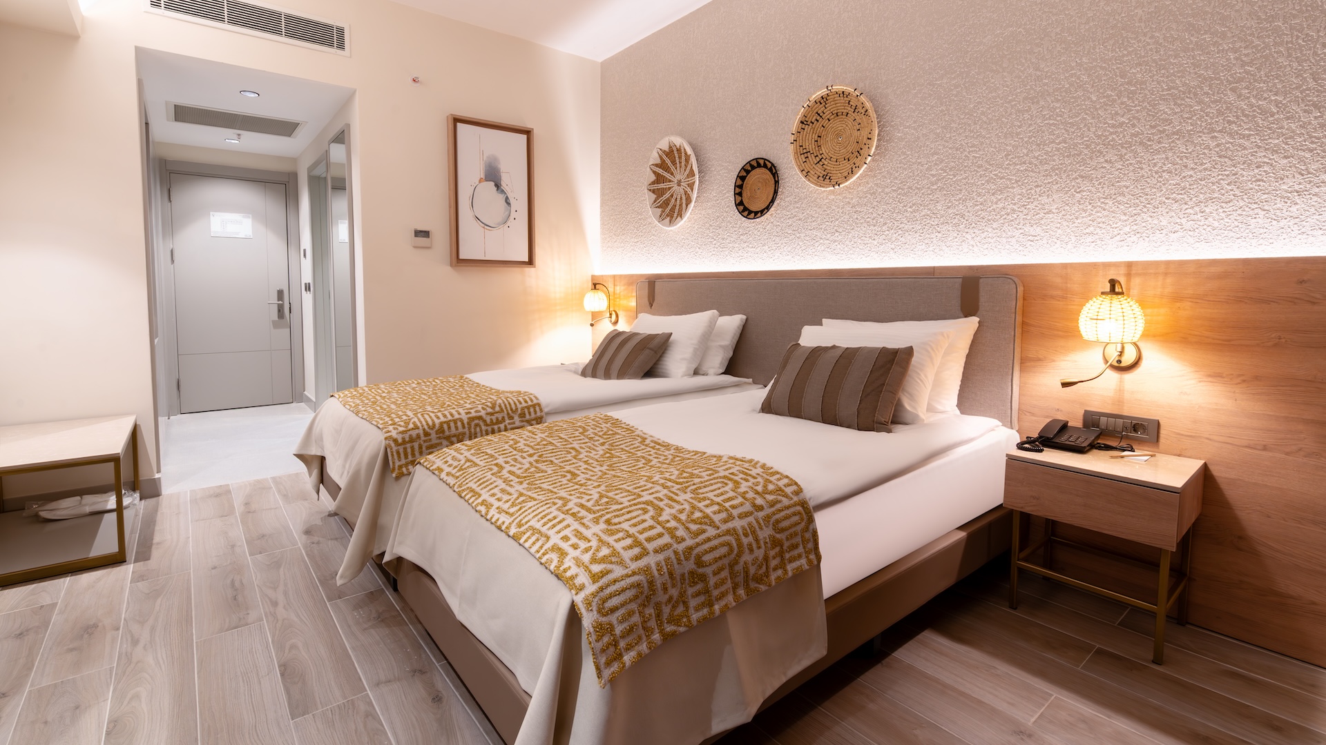 DELUXE ROOM POOL VIEW