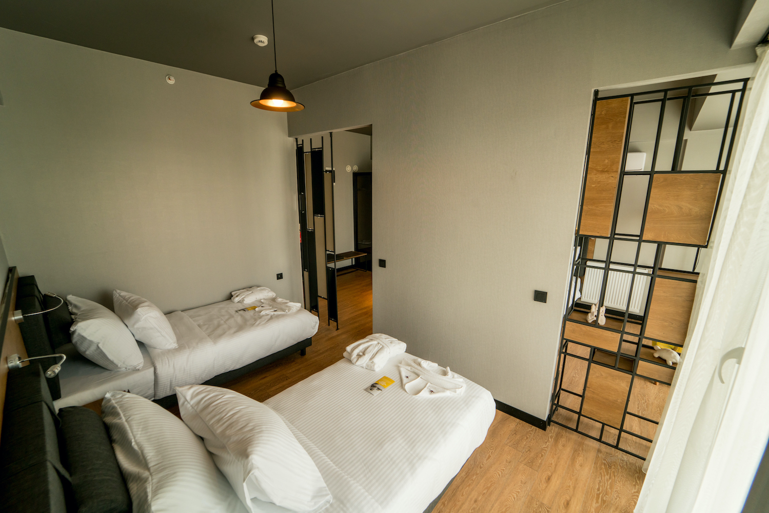  Family Room - With Mountain View