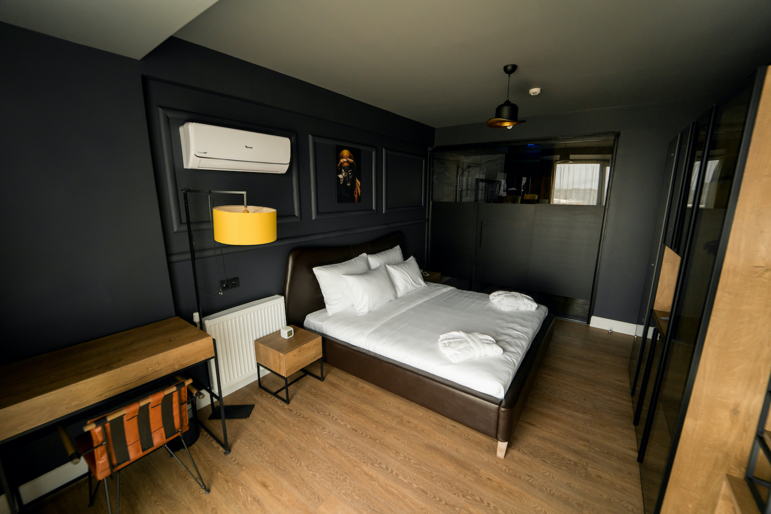 Deluxe Suit - With Mountain View