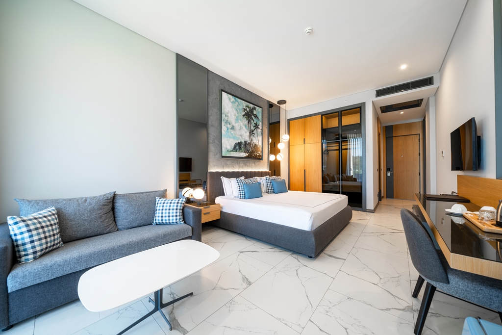 MAIN BUILDING SUPERIOR WITH GARDEN VIEW